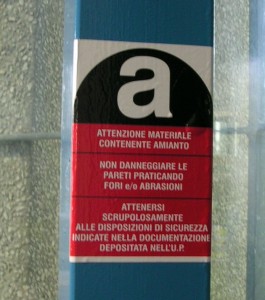 Cartello aminato negli uffici postali